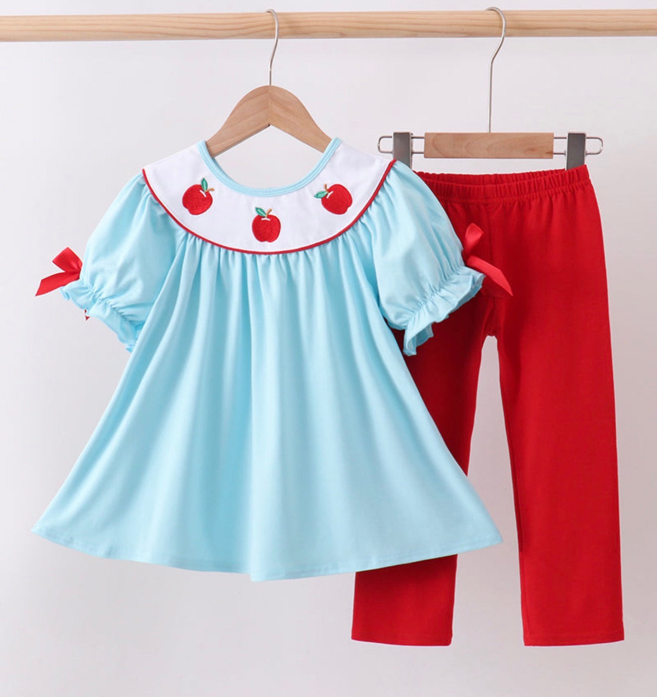 Light Blue/Red Apple Set
