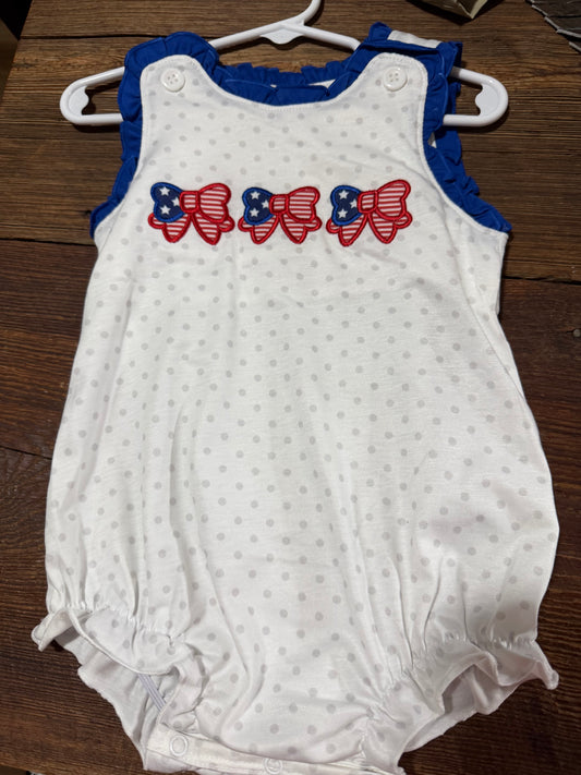 White Flag Bow Trio Bubble