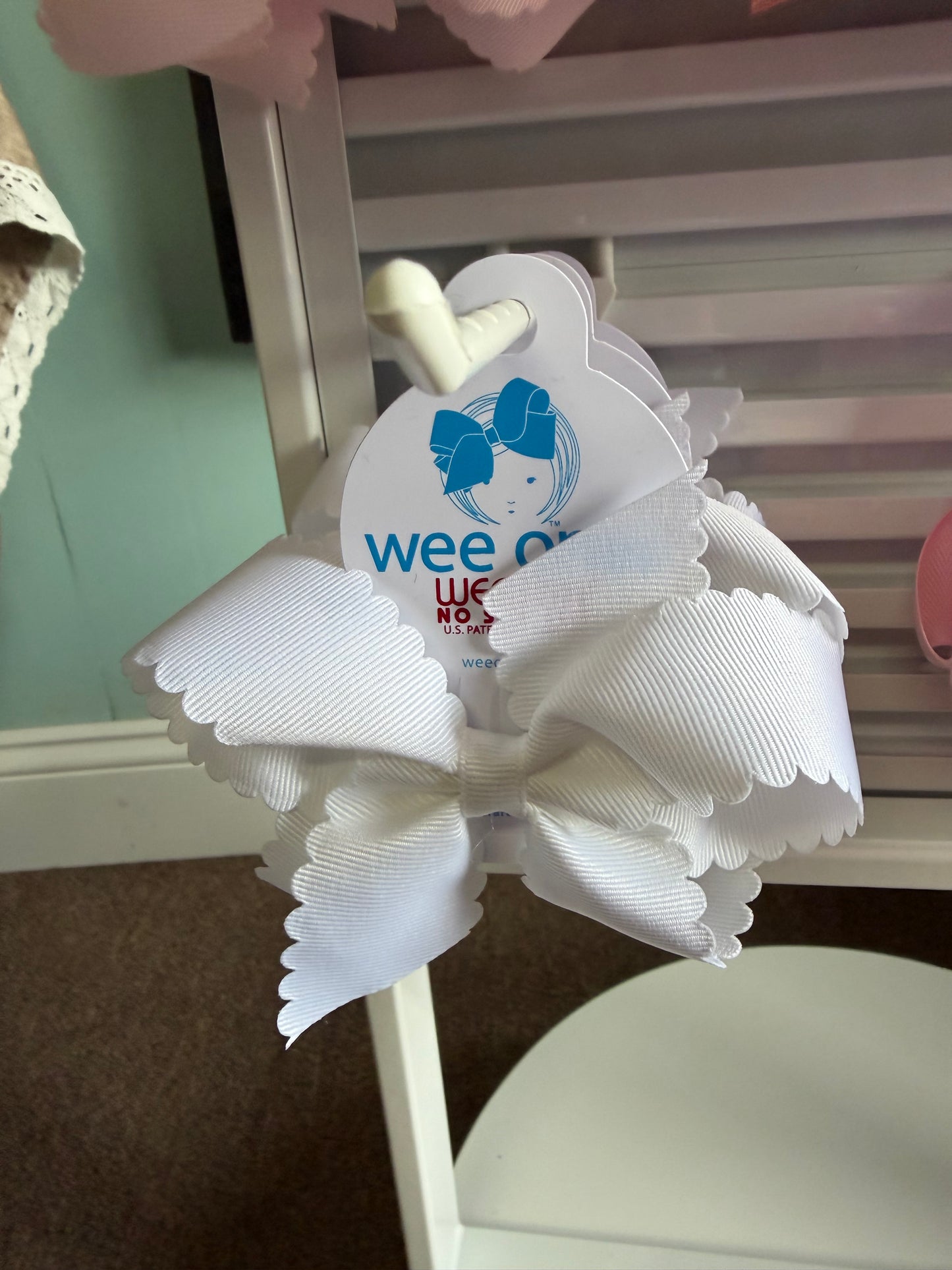 Med. Scallop White Wee Ones