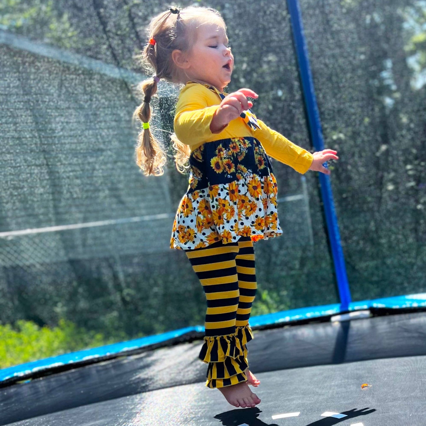 Girls Gold Navy Daisy Shirt & Ruffle legging Pants Clothing